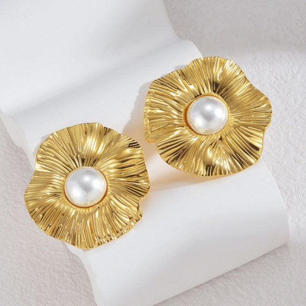 Серьги-пусеты Цветы фактурные с центральной жемчужиной CJL35114