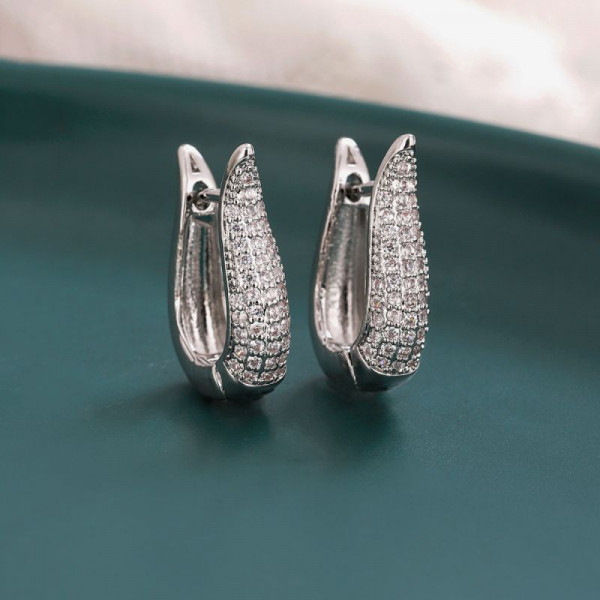 Серьги-пусеты в форме подковы со стразами CJH45433