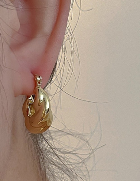 Двухцветные витые серьги-конго T94039