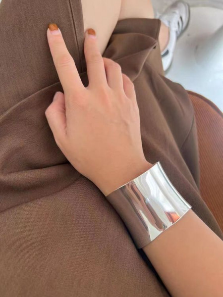 Жесткий браслет CJK81841