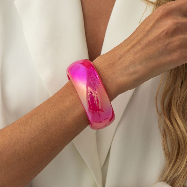 Браслет жесткий из радужного прозрачного акрила CJT03692