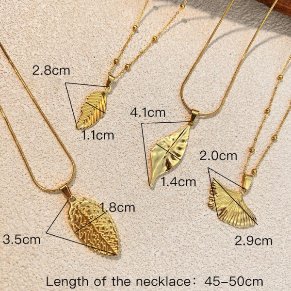 Золотистая цепочка с резным листом CJM59620