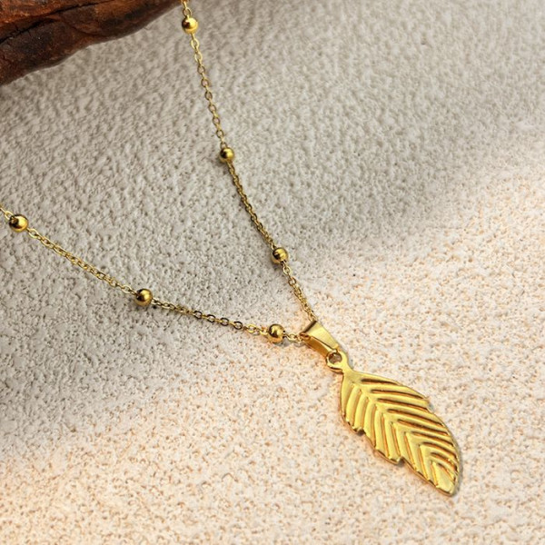 Золотистая цепочка с резным листом CJM59620