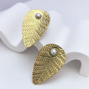 Серьги-пусеты Листья чеканные с жемчугом CJP85839