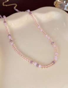 Нежные пастельные бусы из бисера и бусин M00688