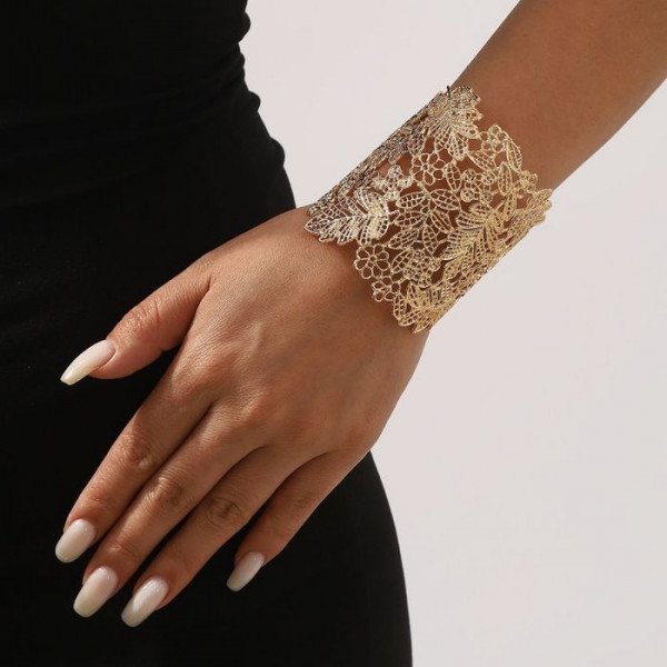 Жесткий браслет CJM34630