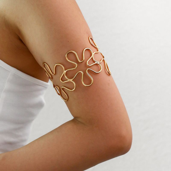 Браслет жесткий на плечо с цветочным орнаментом CJG30834