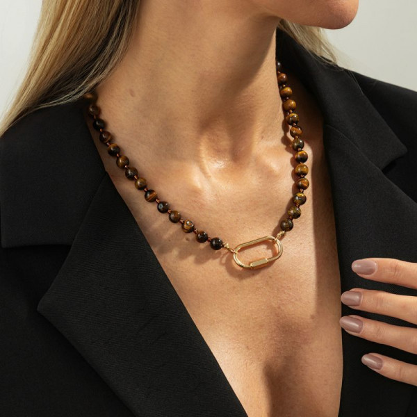 Бусы из темных граненых камней с центральным кольцом CJT25669