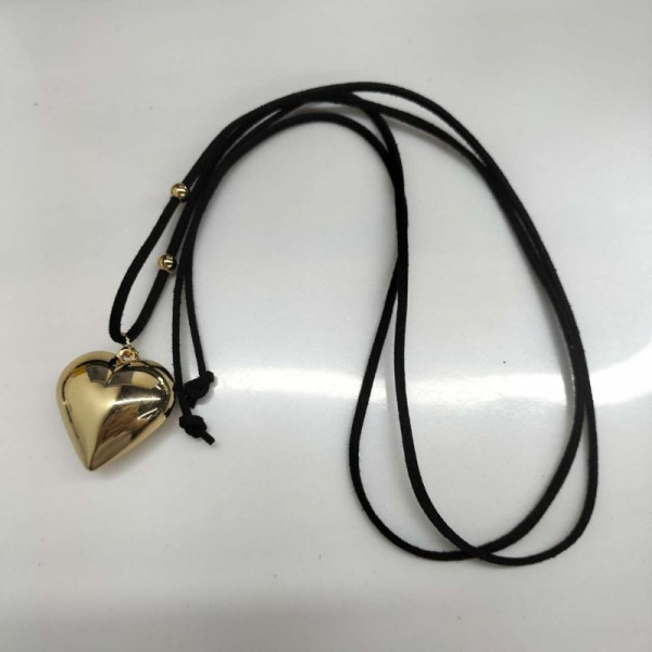 Объемное золотистое сердце на черном шнурке CJH12093