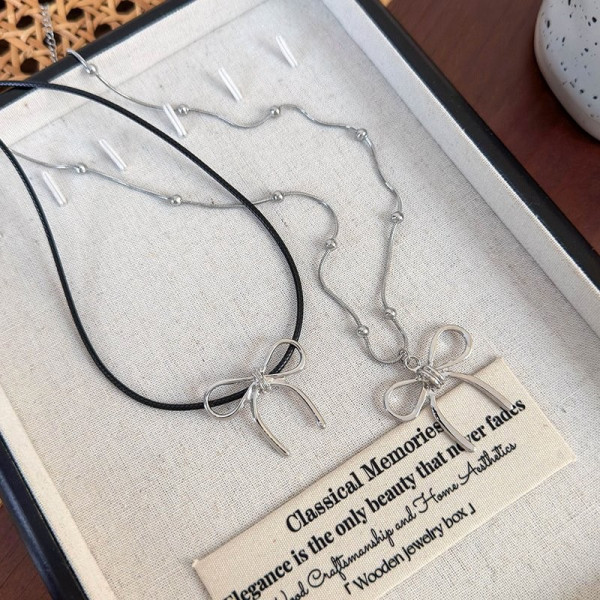 Элегантная Цепочка с подвеской в форме банта на мягком шнурке CJD81395