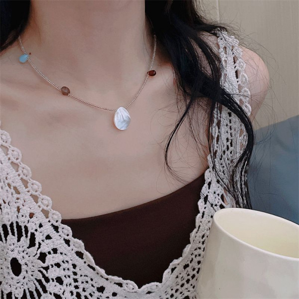 Колье из бисера с кулоном из раковины 1J11934CJJ