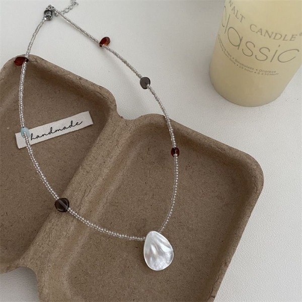 Колье из бисера с кулоном из раковины 1J11934CJJ