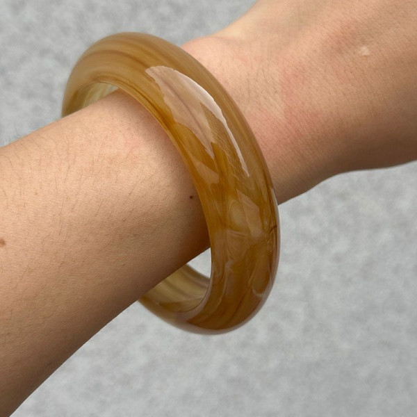 Браслет жесткий акриловый с анималистичным принтом CJP85426