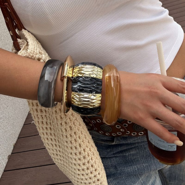 Жесткий браслет CJP85426