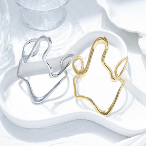 Браслет жесткий волнообразный в стиле абстракции CJP93470