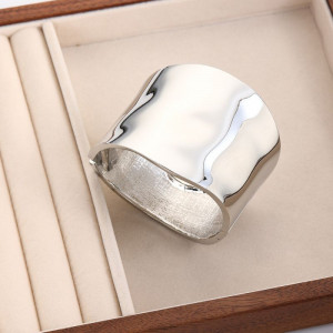 Жесткий браслет CJQ16598