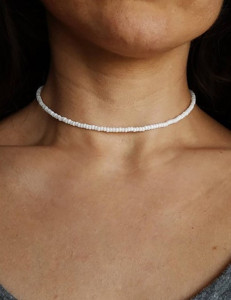 Лаконичный чокер из мелкого белого жемчуга P01523