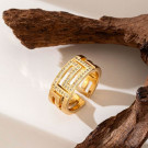 Широкое кольцо с греческим орнаментом и кристаллами CJM85178