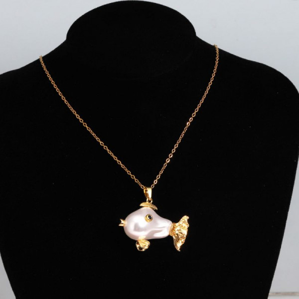 Символичное колье «Влюбленные дельфины» с жемчужными вставками CJR61007