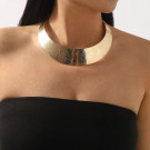 Шейный обруч широкий плоский из полированного металла CJN35051