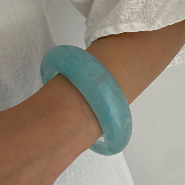 Браслет жесткий литой формы «баранка» CJP36147