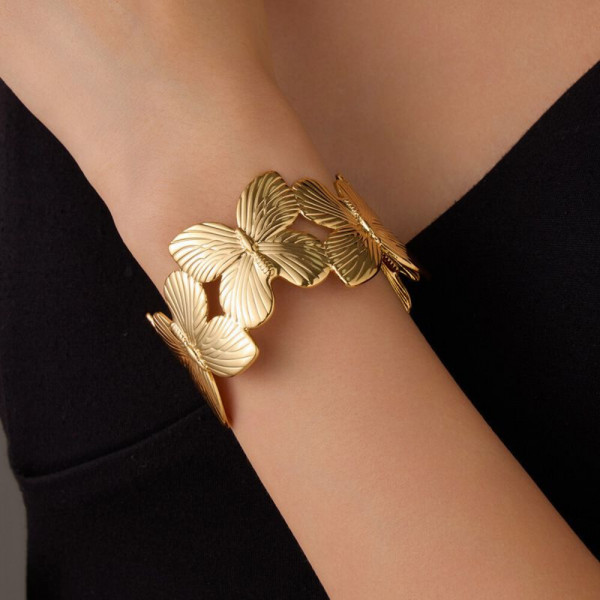 Жесткий браслет CJJ05262