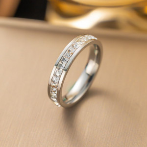 Узкое кольцо дорожка из стали с камнями CJH32088