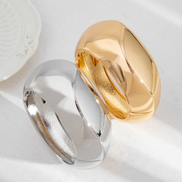 Браслет жесткий объемный с фактурой «битый металл» CJL85666