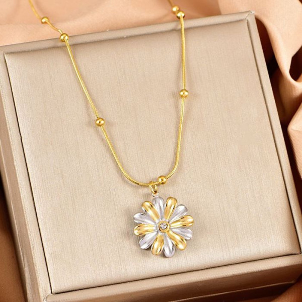 Золотистая цепочка с сияющей бабочкой CJL34071