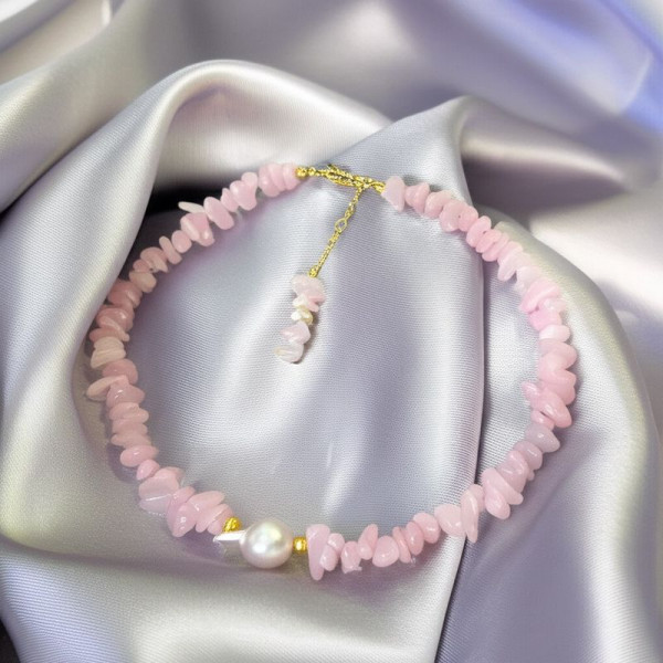 Бусы из розового кварца с центральной жемчужиной 1J11936CJJ