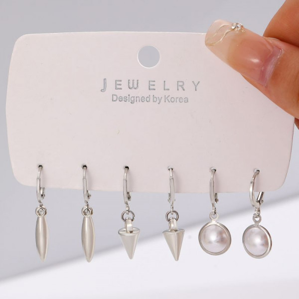 Набор серебристых серег конго с геометрическими и жемчужными подвесками CJH66983