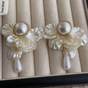 Серьги пусеты с жемчужными лепестками и каплями CJM48147