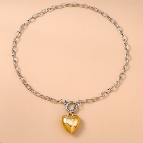 Тонкая серебристая цепочка с массивным золотистым сердцем CJL77867