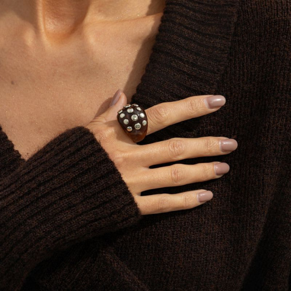 Кольцо широкое с шахматным узором CJT25660