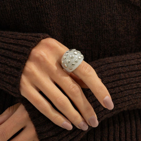 Кольцо широкое с шахматным узором CJT25660