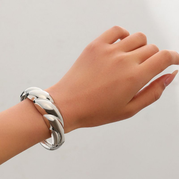 Браслет жесткий плетеный из двух широких полос CJL97428