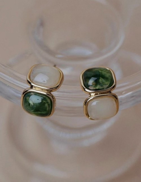 Прямоугольные серьги-пусеты с натуральными камнями M22026