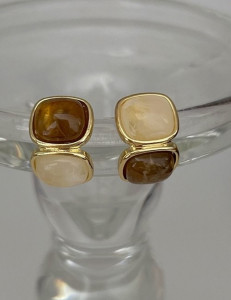 Прямоугольные серьги-пусеты с натуральными камнями M22026