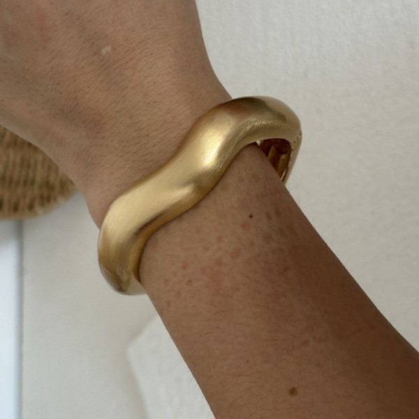 Браслет жесткий массивный сегментированный с матовым покрытием CJR56065