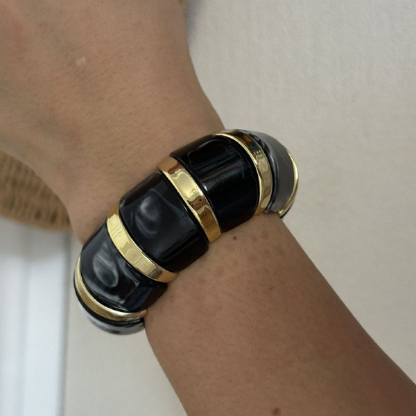 Браслет жесткий массивный сегментированный с матовым покрытием CJR56065