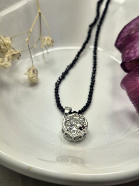 Бусы из черного бисера с фианитом в короне J10731CJJ