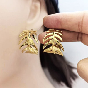 Серьги-пусеты Листья объемные CJR66528