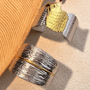 Браслет-кафф широкий с комбинированной фактурой CJM18933