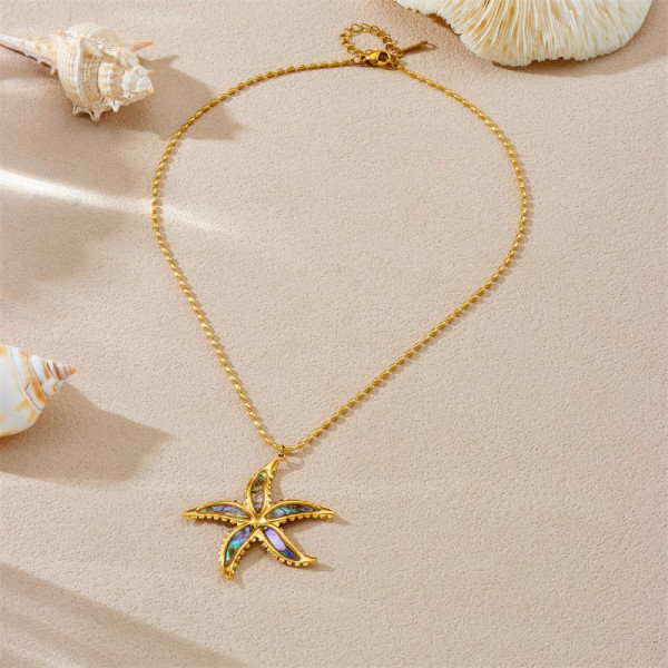 Золотистая эффектная цепь с крупной усыпанной звездой CJP55847