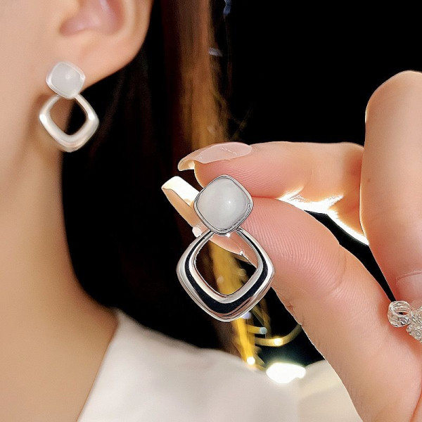 Серьги-гвоздики с геометрическими подвесами CJG37488