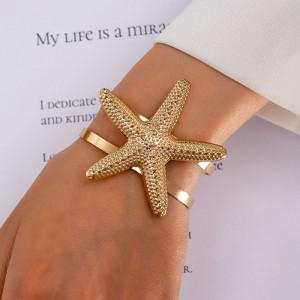 Браслет жесткий кафф с крупной морской звездой CJM86356