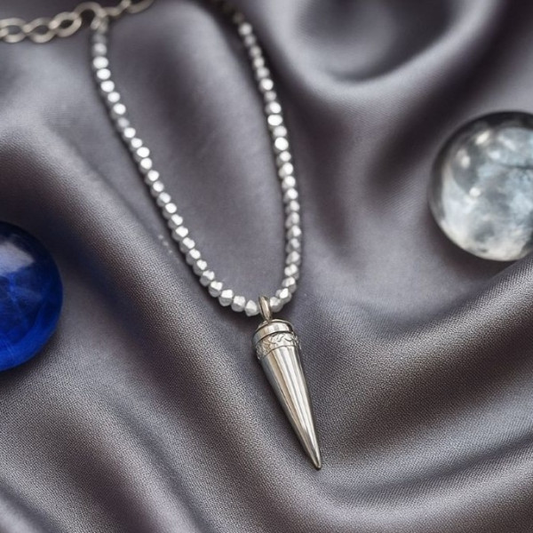 Стильные бусы из бисера с подвеской-шипом J10732CJJ