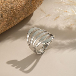 Широкое многоярусное кольцо с прорезями CJN49647