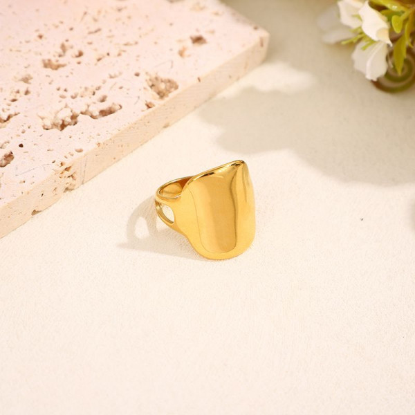 Широкое кольцо с выпуклой зеркальной поверхностью CJL13506