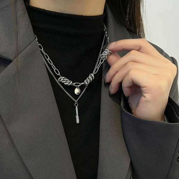 Многослойное колье с крупным каплевидным кулоном CJH67737